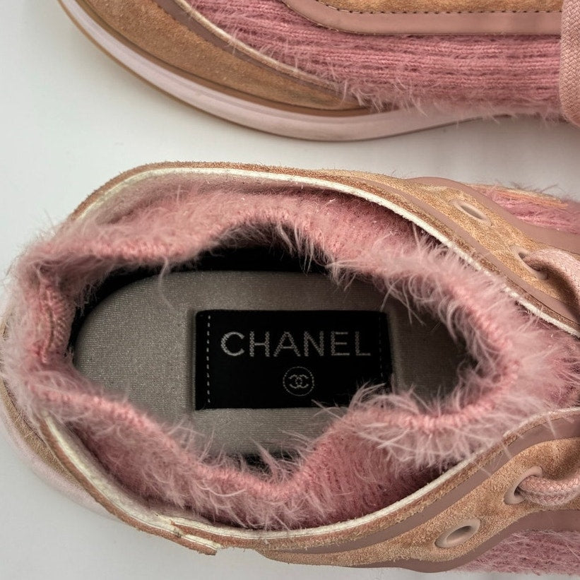 38.5 Interlocking CC Logo Pink Suede Sneakers