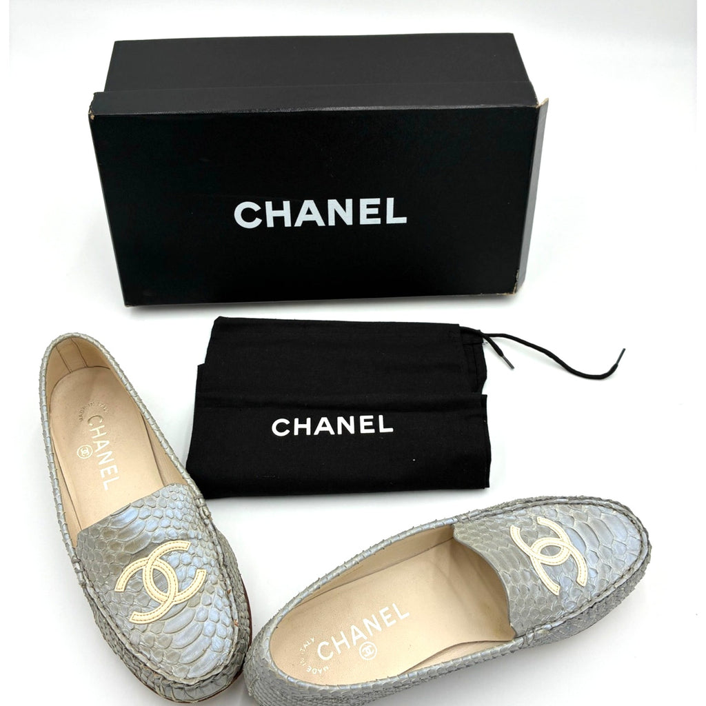 36.5 Chanel Vintage Metallic Leather CC Loafers