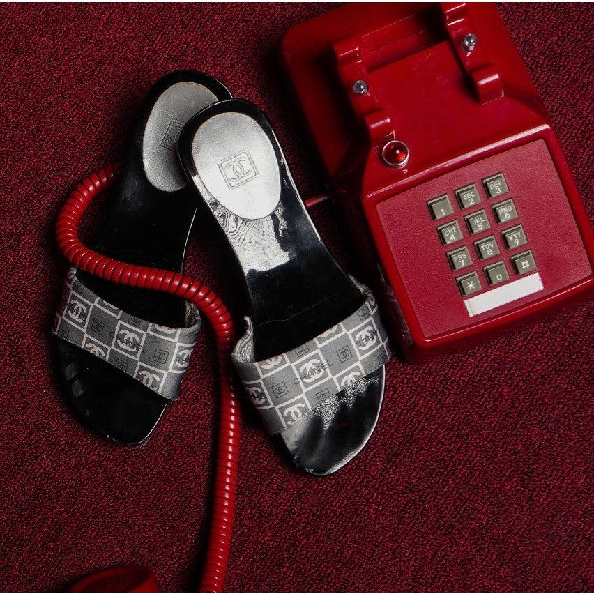 36 Chanel Vintage Grey & White CC Slides