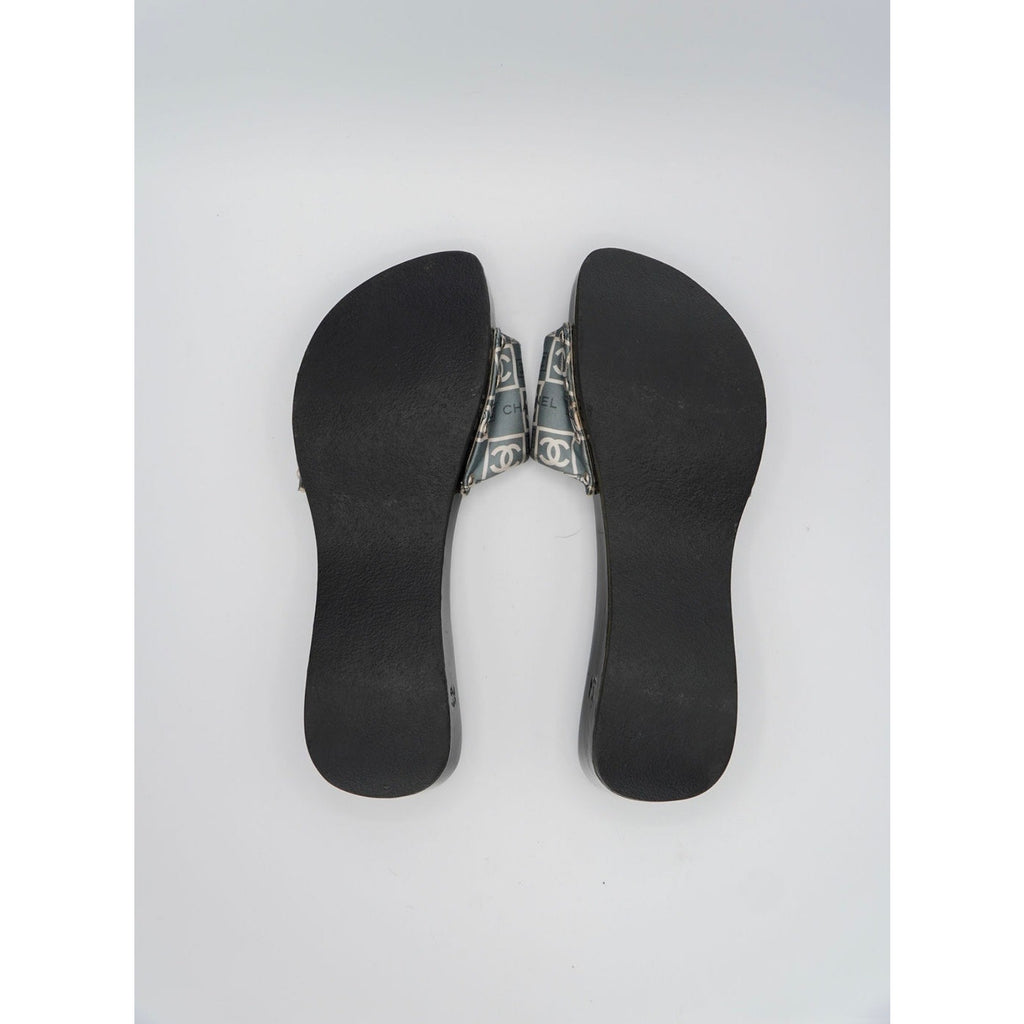 36 Chanel Vintage Grey & White CC Slides