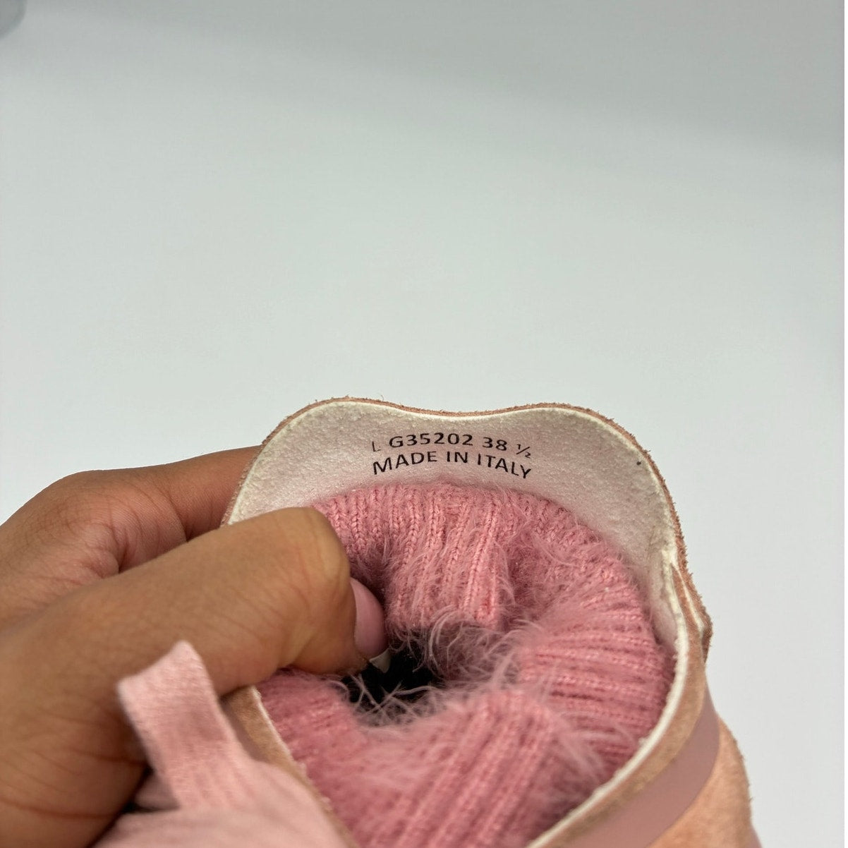 38.5 Interlocking CC Logo Pink Suede Sneakers