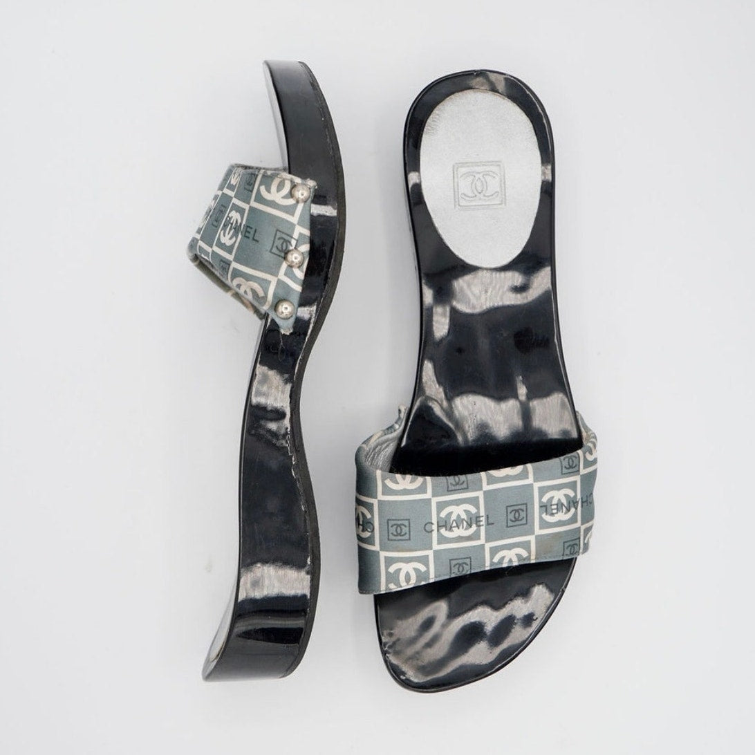 36 Chanel Vintage Grey & White CC Slides