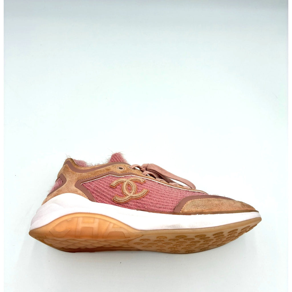 38.5 Interlocking CC Logo Pink Suede Sneakers