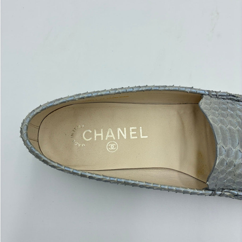 36.5 Chanel Vintage Metallic Leather CC Loafers
